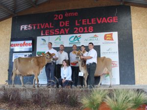 IMPECCABLE (DJ MAY) sur la gauche et sa réserve JULIE (DJ ZUMA) sur la droite